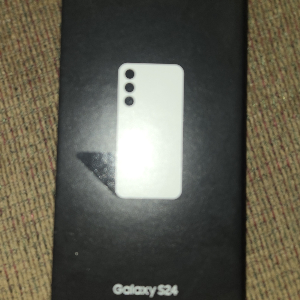 Samsung Galaxy S24 - Sleek White